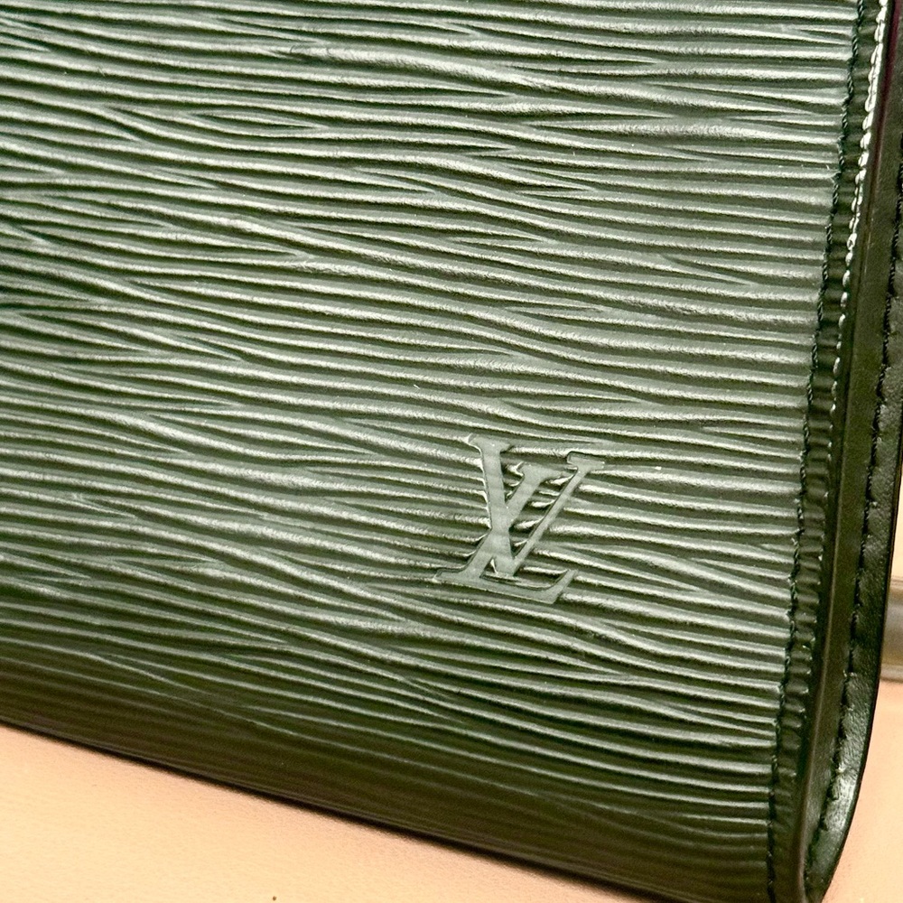 Louis Vuitton Black Epi Pochette - Picture 10 of 12